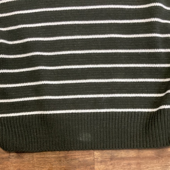 T. Tahari green white stripe pullover sweater size large - Picture 3 of 7